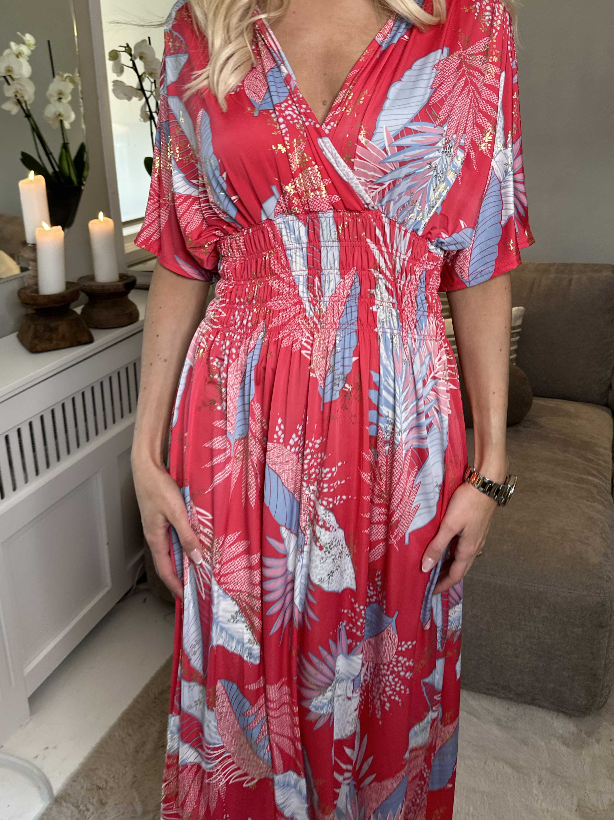 Pams Leafy - Lång klänning med resår i skrynkelfritt tyg - Pink